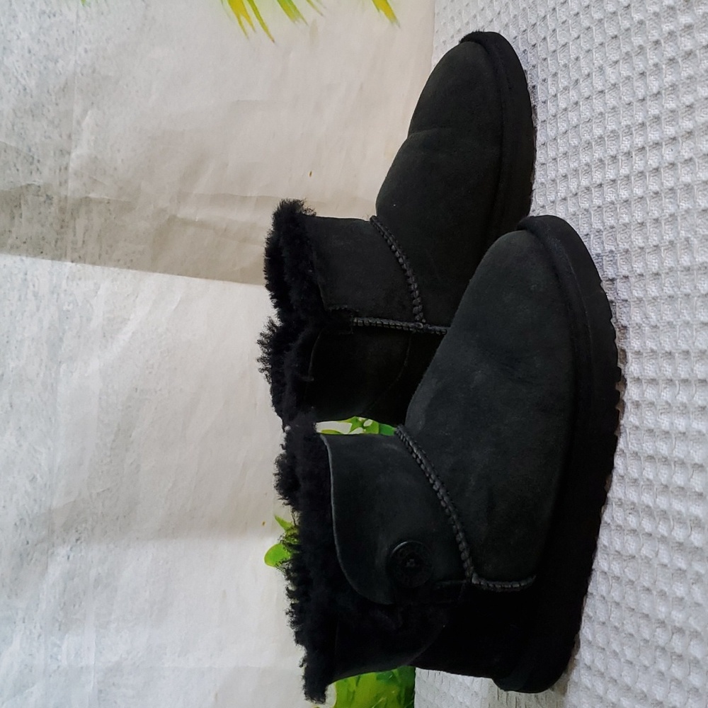 UGG mini bailey button II boots women's size 3